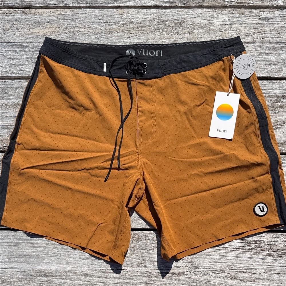 VUORI men's Peak Boardshort size 34 NWT SWIM Turmeric Micro Dot